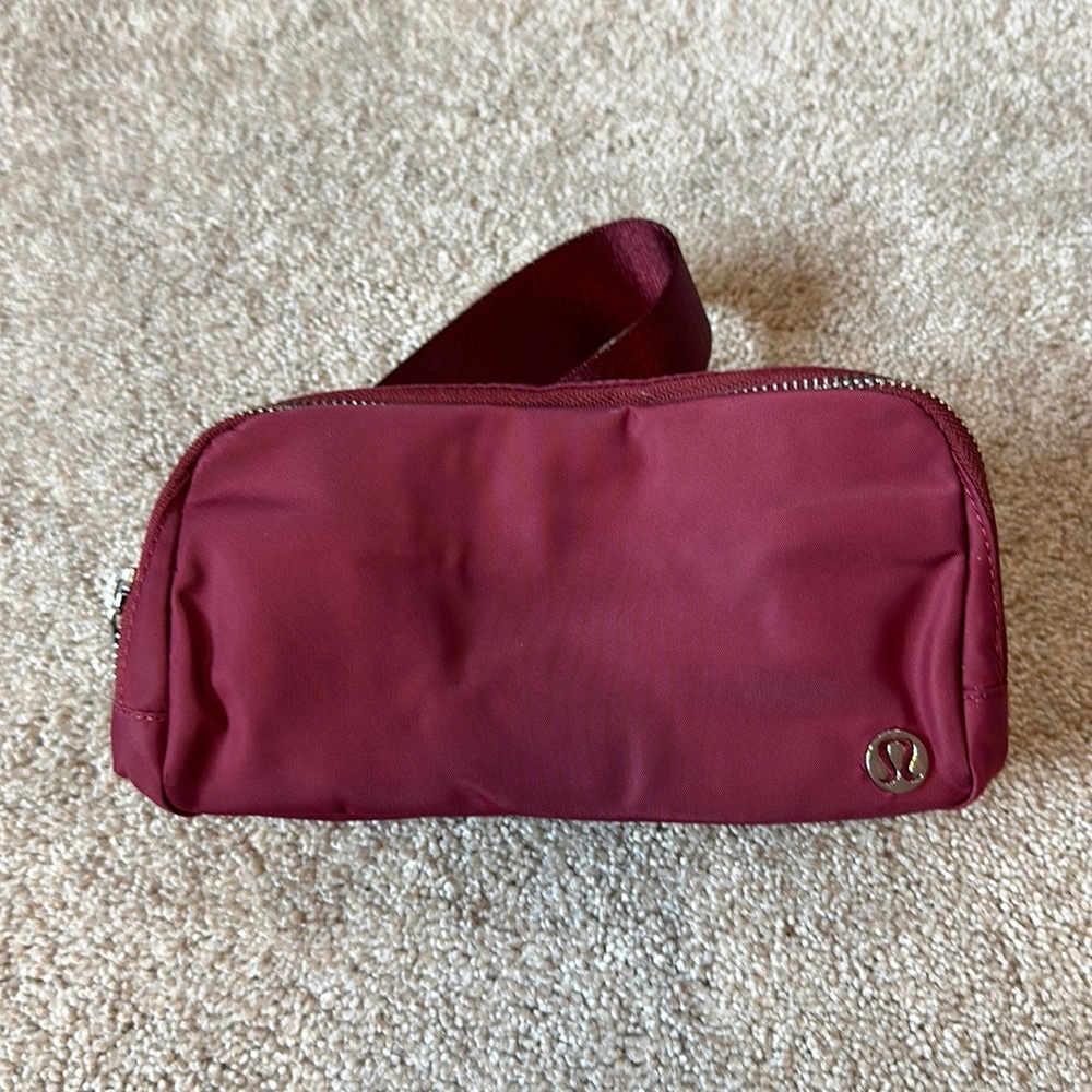 *SOLD*Lululemon Everywhere Belt Bag